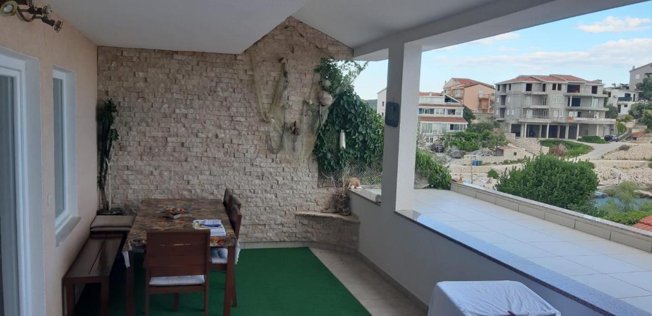 Apartments Luka Севид Экстерьер фото