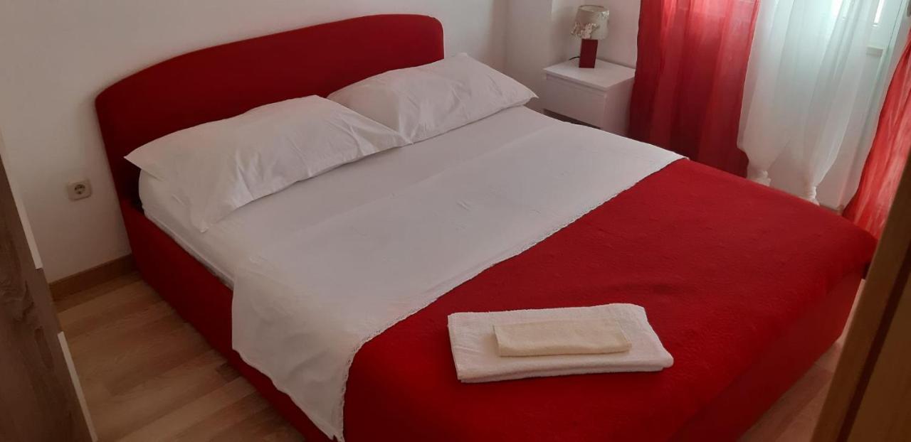 Apartments Luka Севид Экстерьер фото