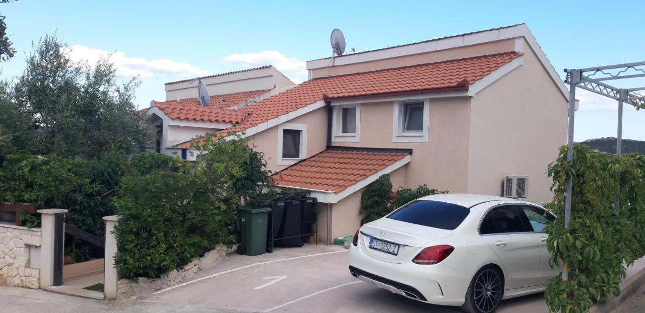Apartments Luka Севид Экстерьер фото