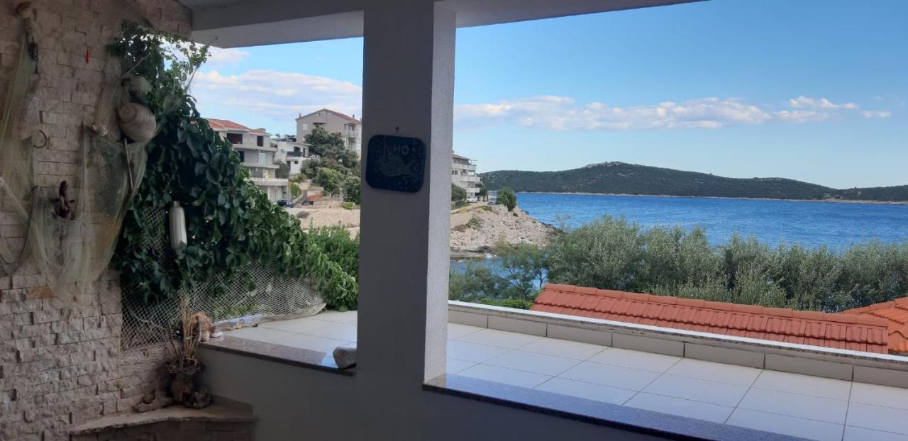 Apartments Luka Севид Экстерьер фото