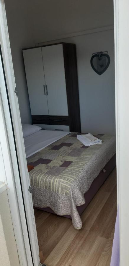 Apartments Luka Севид Экстерьер фото
