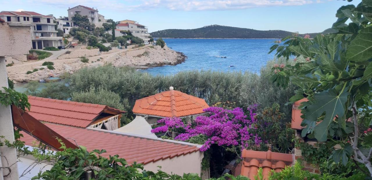 Apartments Luka Севид Экстерьер фото