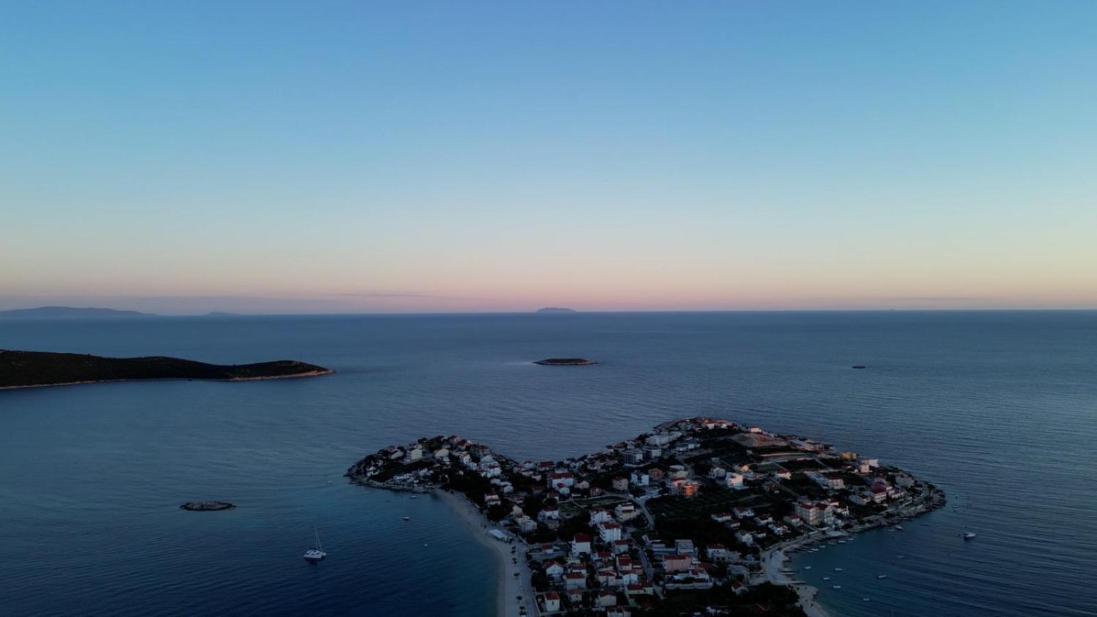 Apartments Luka Севид Экстерьер фото