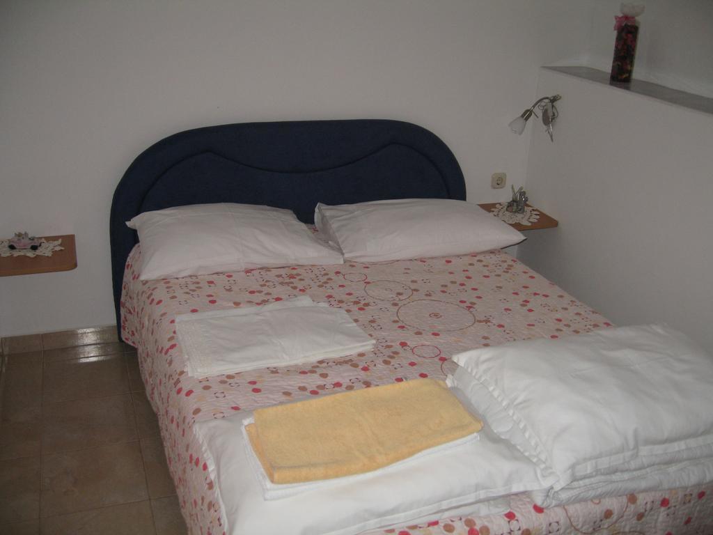 Apartments Luka Севид Экстерьер фото